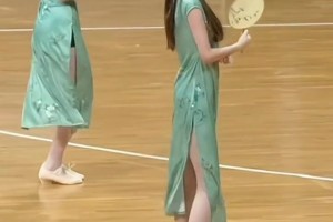 太卷了！辽宁美女啦啦队穿旗袍表演