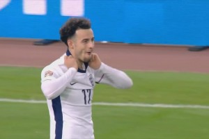 完美首秀！琼斯禁区内灵性脚后跟破门！英格兰3-0希腊锁定胜局！